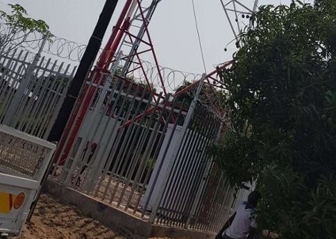 86um 90M কোণ টেলিকম স্টিল টাওয়ার কৌণিক 3 লেগ পোল বিদ্যুৎ